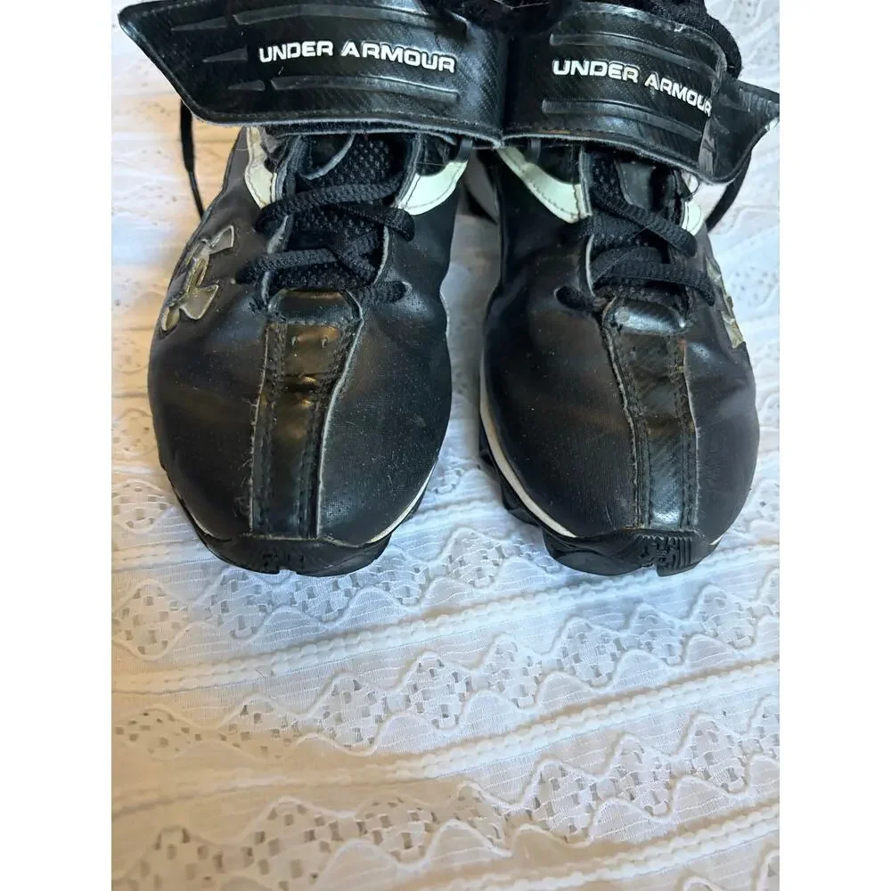 Under Armour Youth Football Cleats Black White Size 6Y Molded Stud Cleats